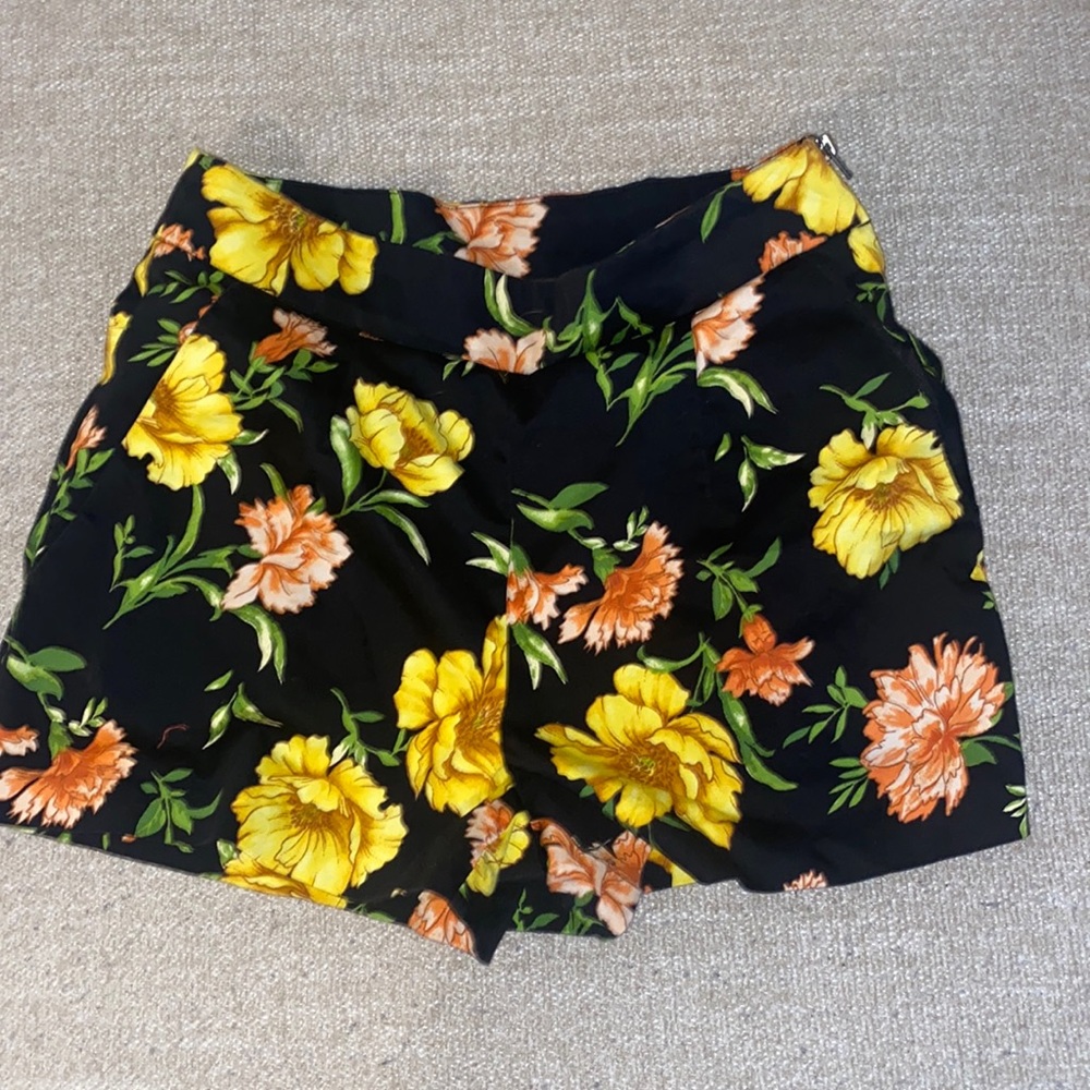 FLORAL SHORTS